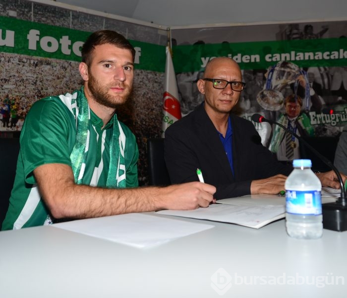 Sedat Berisha'dan Bursaspor'a 3 yıllık imza!