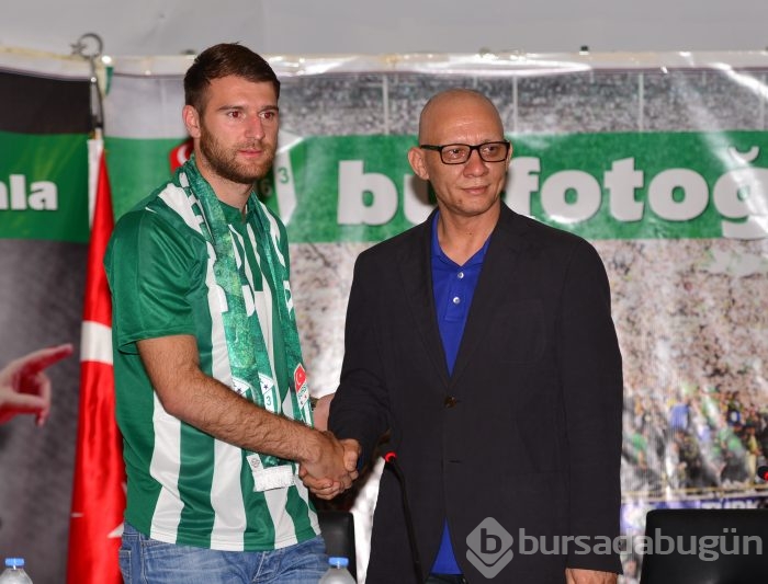 Sedat Berisha'dan Bursaspor'a 3 yıllık imza!