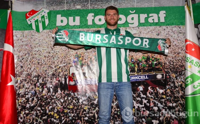 Sedat Berisha'dan Bursaspor'a 3 yıllık imza!