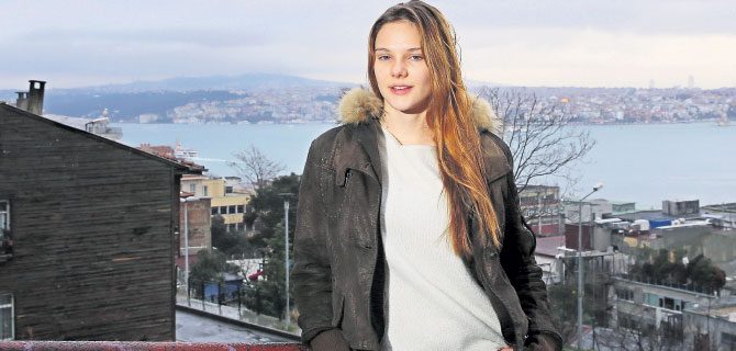 Alina Boz'un rol gereği saçları kazındı
