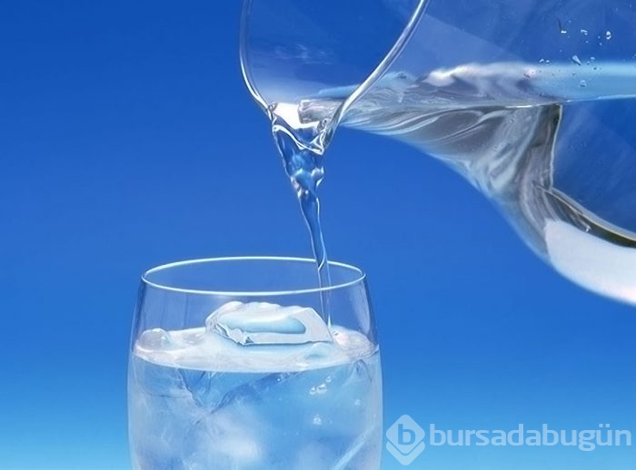 Bilim kanıtladı: Ayakta su içmek...
