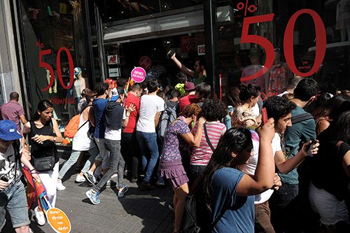 LGBTİ yürüyüşüne gazlı ve plastik mermili müdahale