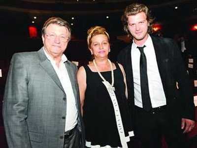 Ünlülerin aile albümü