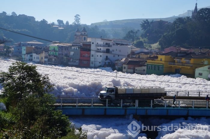 Brezilya'da bulunan bu nehir görenleri korkutuyor...