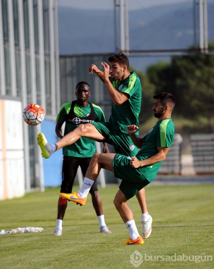 Bursaspor yoğun tempoda çalışıyor 