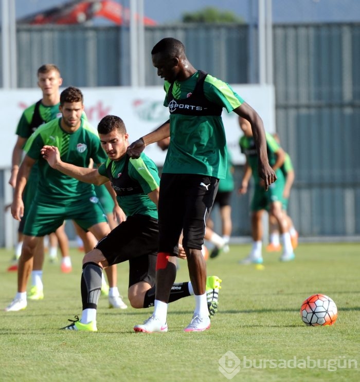 Bursaspor yoğun tempoda çalışıyor 