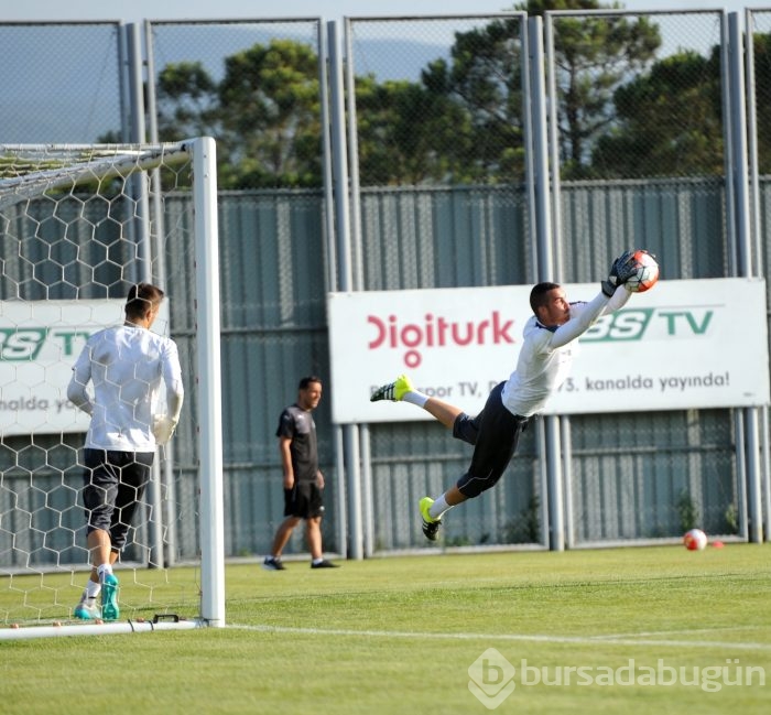 Bursaspor yoğun tempoda çalışıyor 