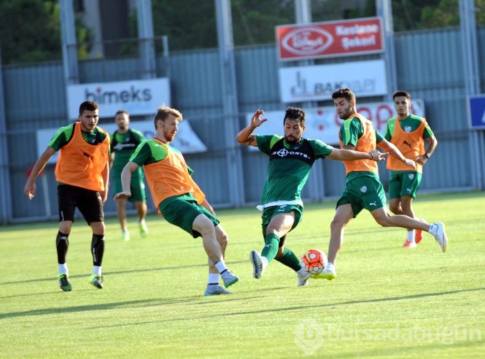Bursaspor yoğun tempoda çalışıyor 