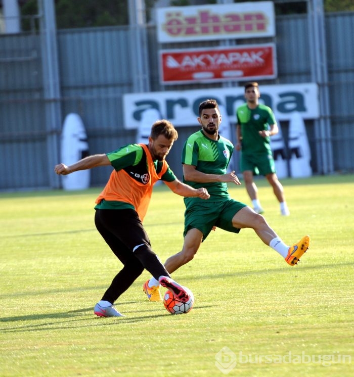Bursaspor yoğun tempoda çalışıyor 