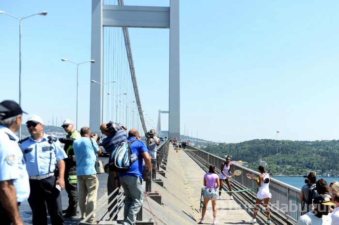 Boğaziçi Köprüsü'nde tenis şov!