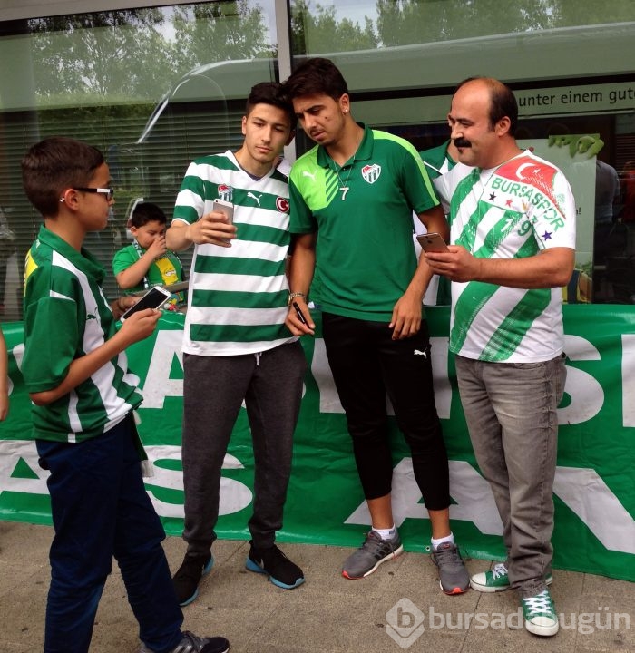Bursaspor'a Almanya'da coşkulu karşılama