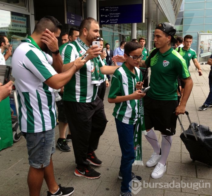 Bursaspor'a Almanya'da coşkulu karşılama