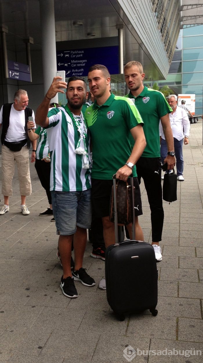 Bursaspor'a Almanya'da coşkulu karşılama