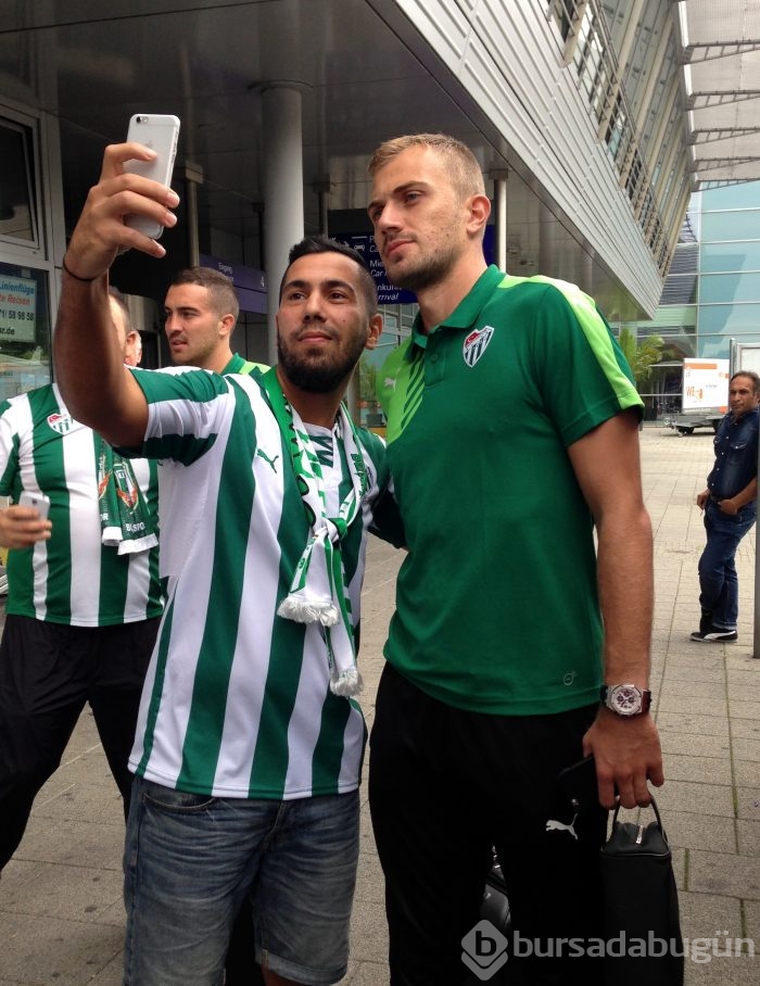 Bursaspor'a Almanya'da coşkulu karşılama