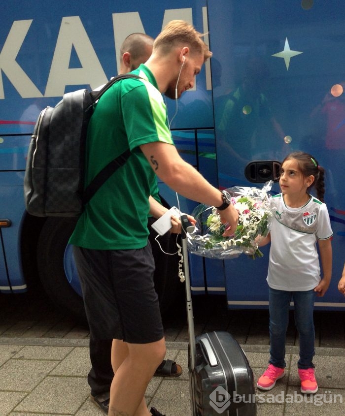 Bursaspor'a Almanya'da coşkulu karşılama