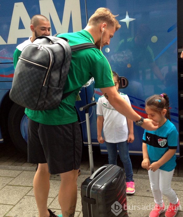 Bursaspor'a Almanya'da coşkulu karşılama