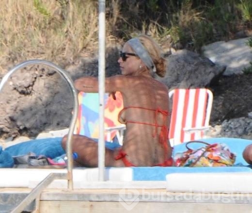 Bikinili yakalayana hediye verecek