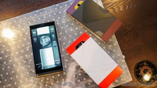 Çelikten bile sağlam telefon