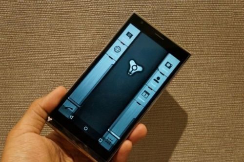 Çelikten bile sağlam telefon