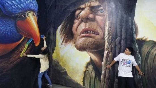 Bu müzeye girenler kendini kaybediyor