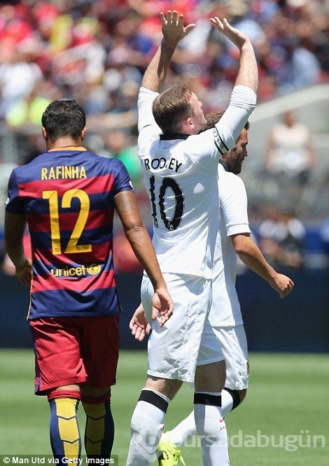 Manchester United, Barcelona'yı güle oynaya geçti!