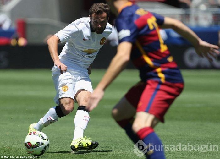 Manchester United, Barcelona'yı güle oynaya geçti!
