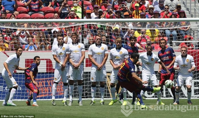 Manchester United, Barcelona'yı güle oynaya geçti!