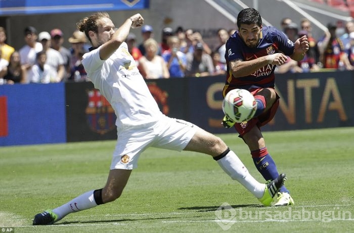 Manchester United, Barcelona'yı güle oynaya geçti!