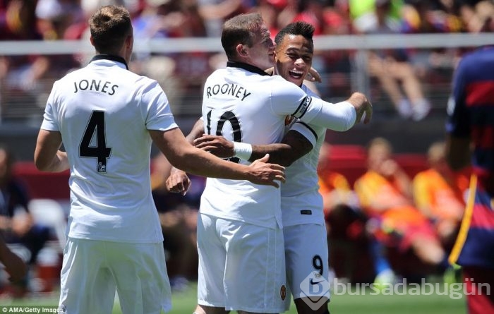 Manchester United, Barcelona'yı güle oynaya geçti!