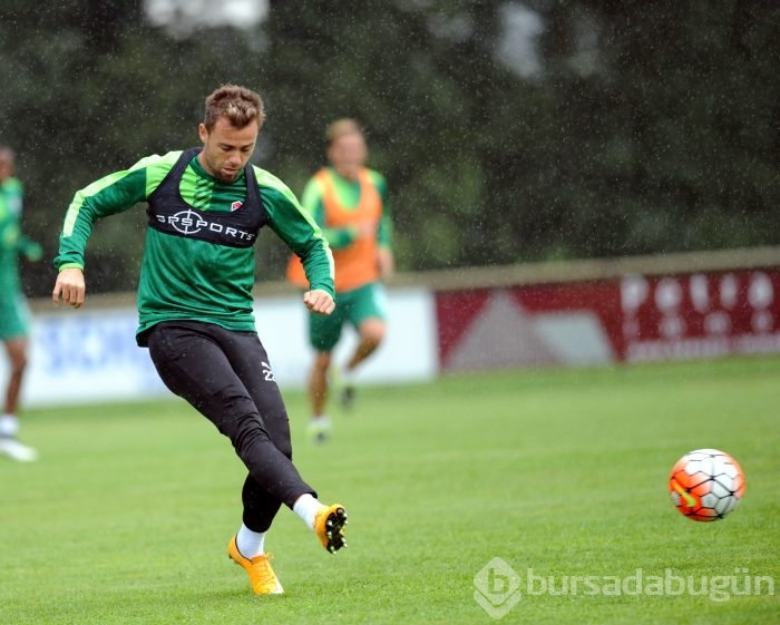 Bursaspor yağmur altında çalıştı