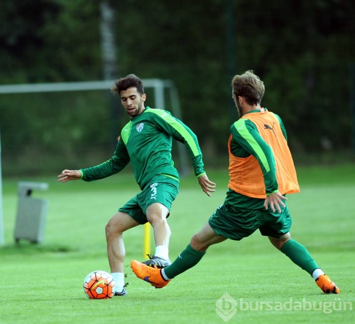 Bursaspor yağmur altında çalıştı