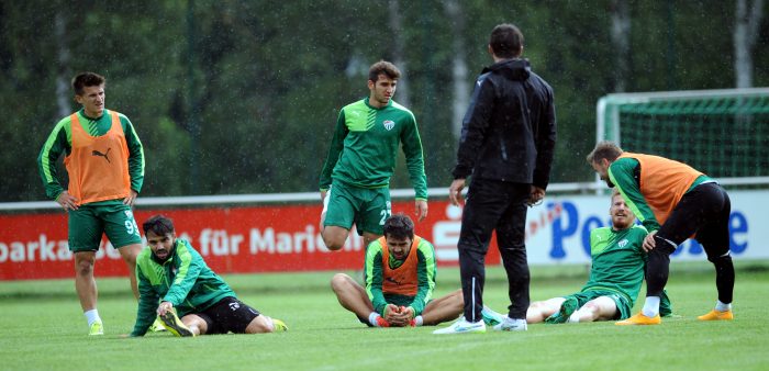Bursaspor yağmur altında çalıştı