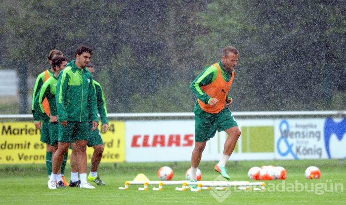 Bursaspor yağmur altında çalıştı
