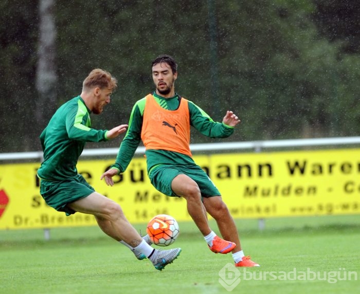 Bursaspor yağmur altında çalıştı