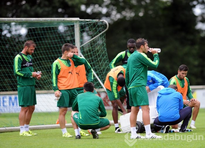 Bursaspor yağmur altında çalıştı