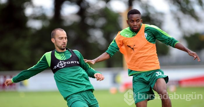 Bursaspor yağmur altında çalıştı