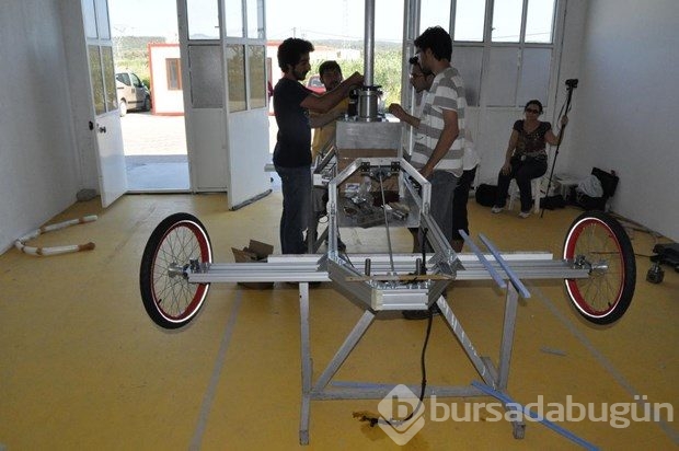 Rüzgar enerjili araçla Hollanda'da yarışacaklar