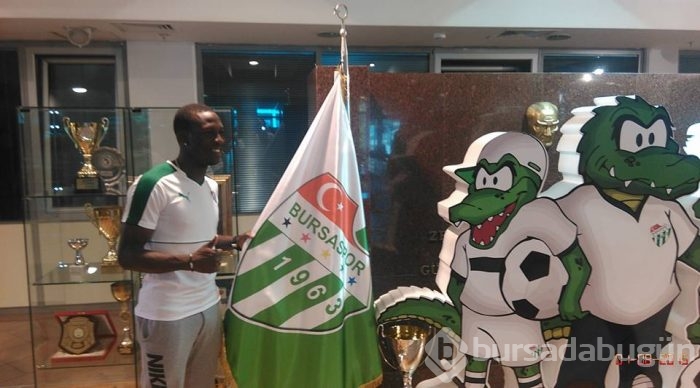 Luis Advincula resmen Bursaspor'da!