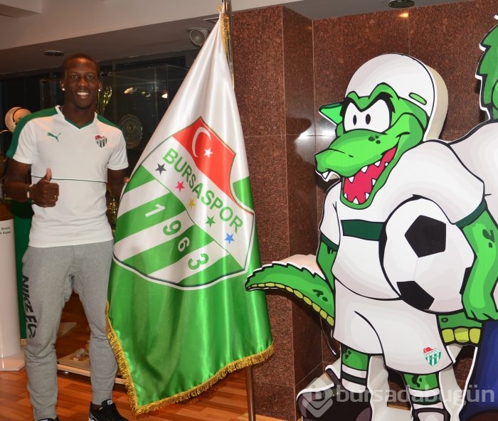 Luis Advincula resmen Bursaspor'da!