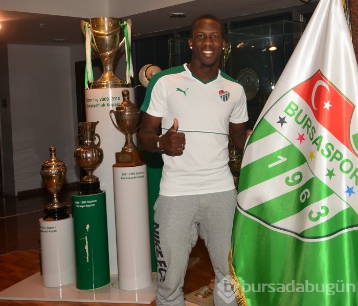 Luis Advincula resmen Bursaspor'da!