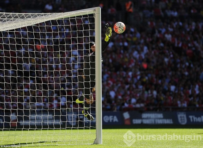 Arsenal kupayla başladı!