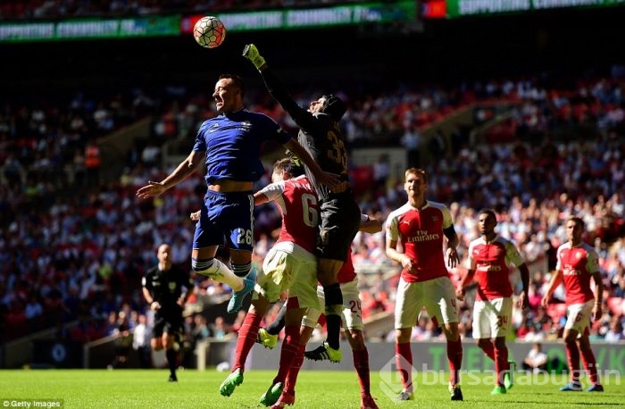 Arsenal kupayla başladı!