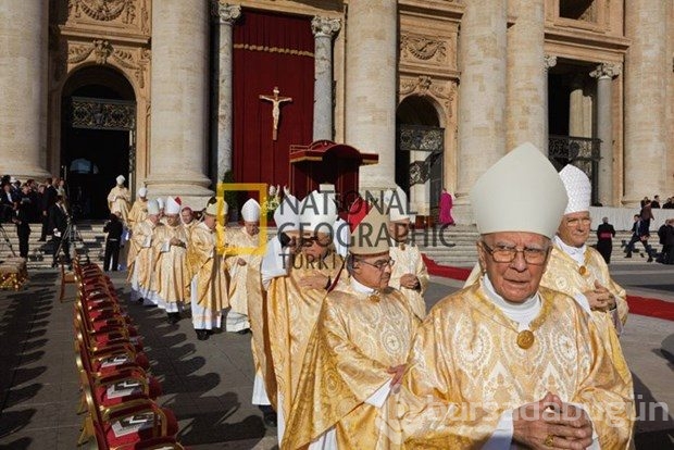 Papa mı Vatikan'ı değiştirecek, Vatikan mı Papa'yı?