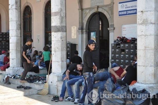 İzmir'e Suriyeli sığınmacıların akını