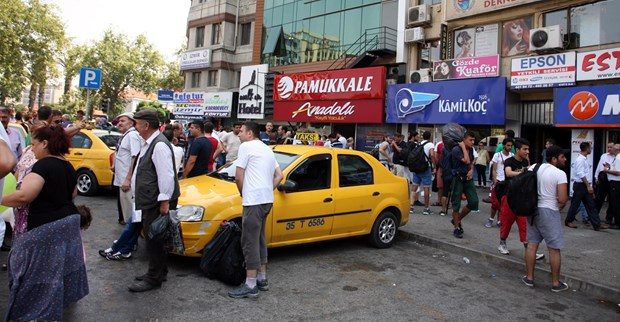 İzmir'e Suriyeli sığınmacıların akını