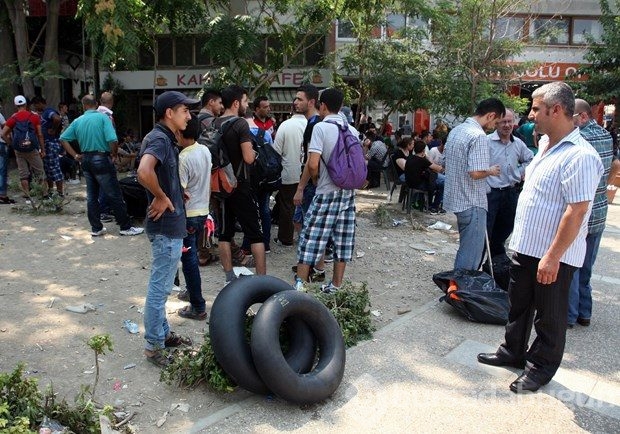 İzmir'e Suriyeli sığınmacıların akını