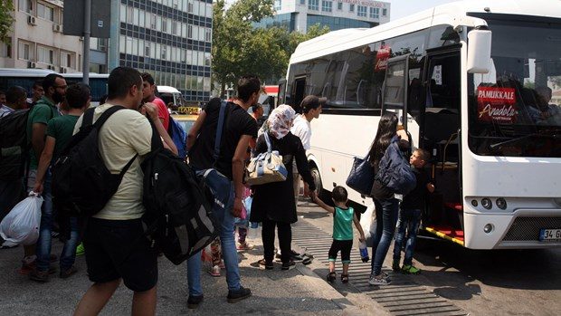 İzmir'e Suriyeli sığınmacıların akını