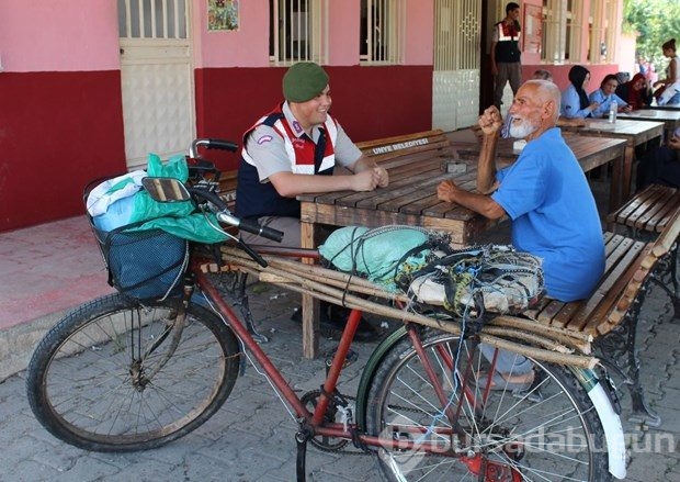 Askerdeki torununu görebilmek için bisikletle bin 100 km yol yaptı
