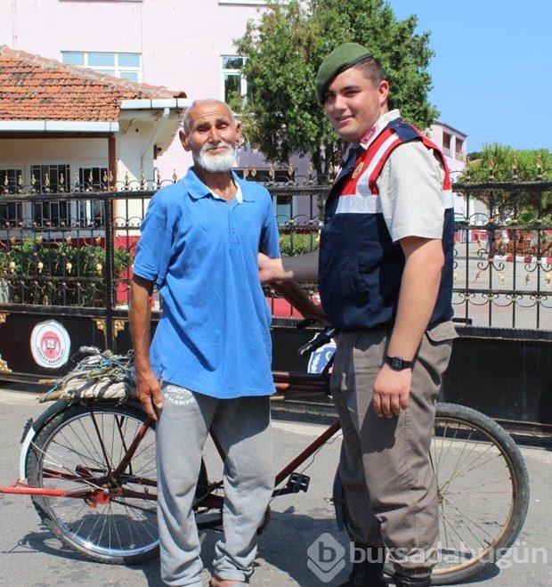 Askerdeki torununu görebilmek için bisikletle bin 100 km yol yaptı