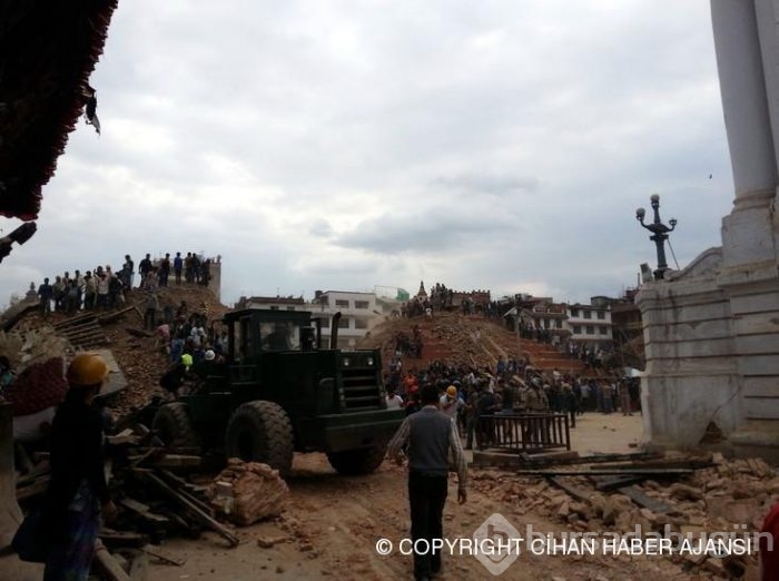 Nepal'de 7.9 şiddetinde deprem